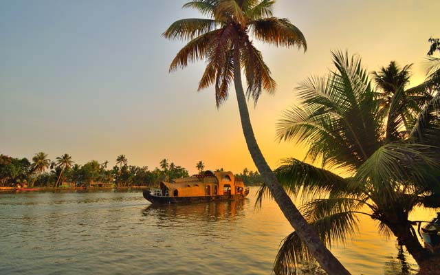 alleppey-backwaters-and-houseboat